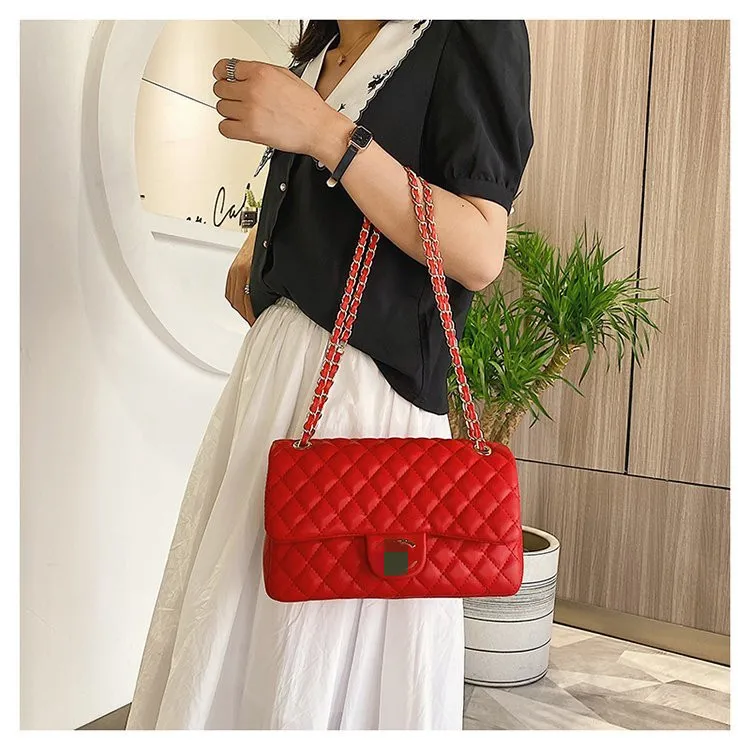 2021 New chain slant zipper women's bag one-shoulder backpack fashion simple casual personality Xiaofang ladies bag
2021 New chain slant zipper women's bag one-shoulder backpack fashion simple casual personality Xiaofang ladies bag