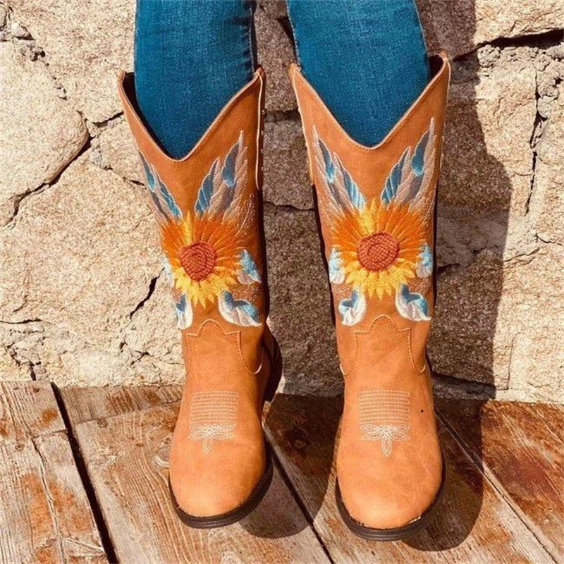 Женские ботинки на низком каблуке, с круглым носком и цветочной вышивкой 
Женские ботинки на низком каблуке, с круглым носком и цветочной вышивкой