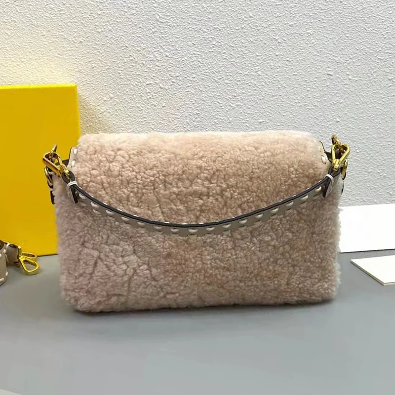 Retro contrast color stitching multifunctional wool stitching leather shoulder bag ladies winter new fashion messenger bag
Retro contrast color stitching multifunctional wool stitching leather shoulder bag ladies winter new fashion messenger bag