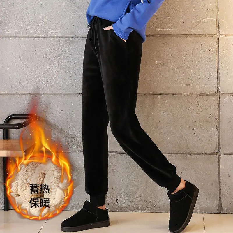 Autumn and winter cashmere thickened lamb cashmere sports and leisure warm pants loose Harlan golden velvet trousers for women
Autumn and winter cashmere thickened lamb cashmere sports and leisure warm pants loose Harlan golden velvet trousers for women