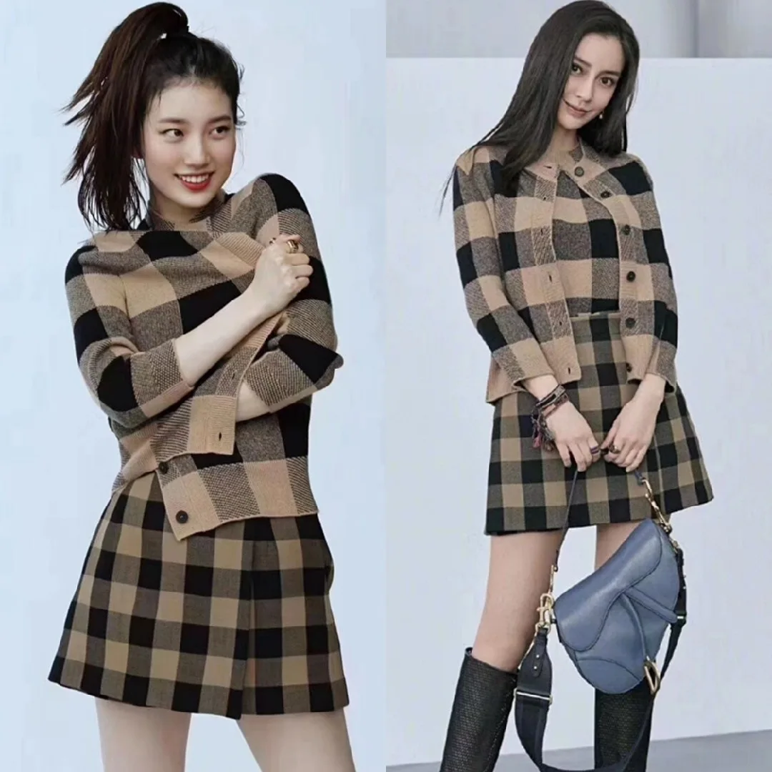 Brand Designers Plaid Cardigan Women Vintage O-neck Long Sleeve Knitted Sweater Women Casual Autumn Winter Clothes
Brand Designers Plaid Cardigan Women Vintage O-neck Long Sleeve Knitted Sweater Women Casual Autumn Winter Clothes