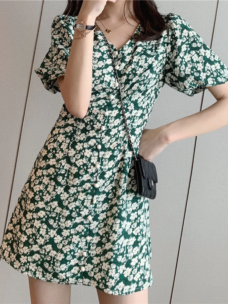 French Minority Waist Slimming Elegant Dress Goddess Temperament Summer New Green Floral Tea Break V-neck Skirt
French Minority Waist Slimming Elegant Dress Goddess Temperament Summer New Green Floral Tea Break V-neck Skirt