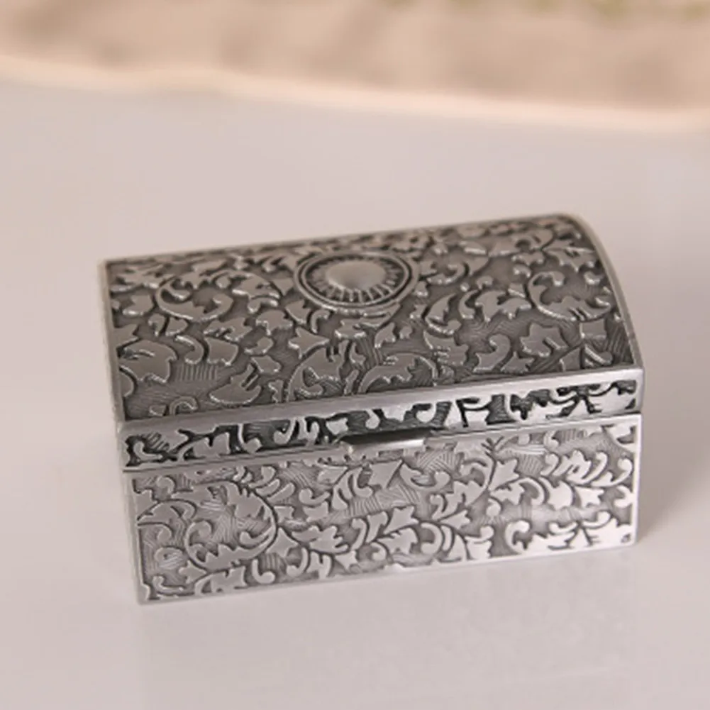 8.2X6X4.2CM Zinc Alloy European Style Creative Retro Classic Treasure Box Jewelry Storage Box Small Ring Earrings Bracelet
8.2X6X4.2CM Zinc Alloy European Style Creative Retro Classic Treasure Box Jewelry Storage Box Small Ring Earrings Bracelet