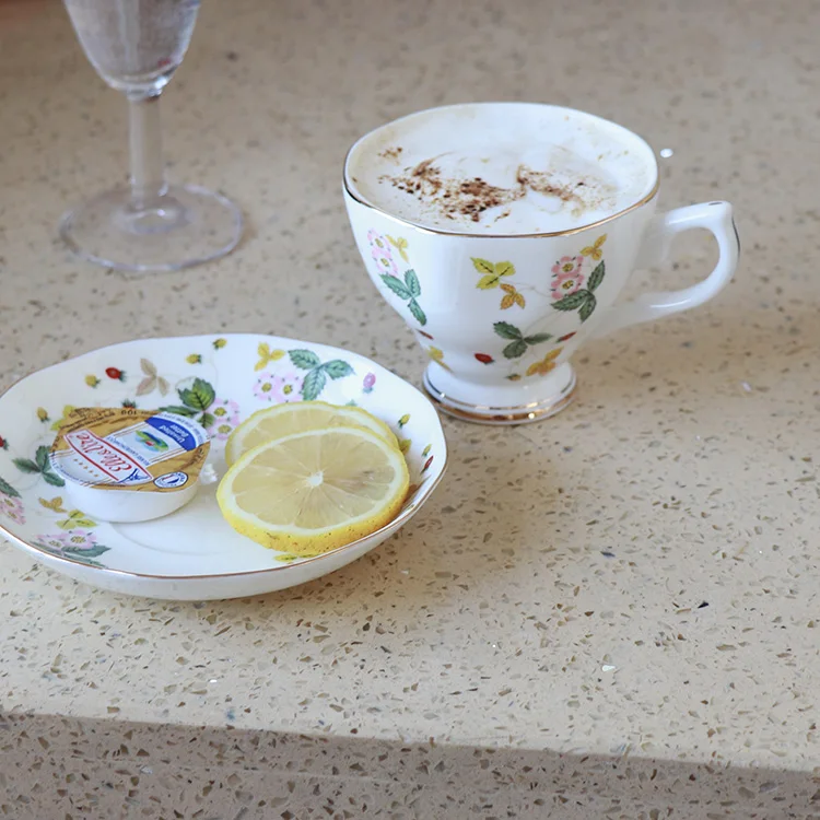 Nordic Luxury Tea Cup Ceramic Cup With Spoon Minimalist Home Afternoon Tea Coffee Cups High Quality Cup And Saucer Set BA60BYD
Nordic Luxury Tea Cup Ceramic Cup With Spoon Minimalist Home Afternoon Tea Coffee Cups High Quality Cup And Saucer Set BA60BYD