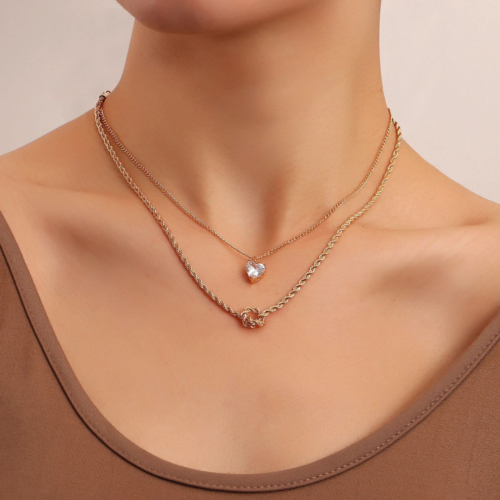 Ingemark Temperament Crystal Heart Zircon Pendant Choker Necklace Simple Twist Clavicle Chain Valentine Day Women Neck Jewelry
Ingemark Temperament Crystal Heart Zircon Pendant Choker Necklace Simple Twist Clavicle Chain Valentine Day Women Neck Jewelry