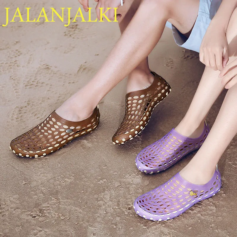 JALANJALKI Fashion Men Women Shoes Breathable Outdoor Garden Beach Clogs Unisex Casual EVA Sandals Adult Jelly Zapatos Hombre 
JALANJALKI Fashion Men Women Shoes Breathable Outdoor Garden Beach Clogs Unisex Casual EVA Sandals Adult Jelly Zapatos Hombre