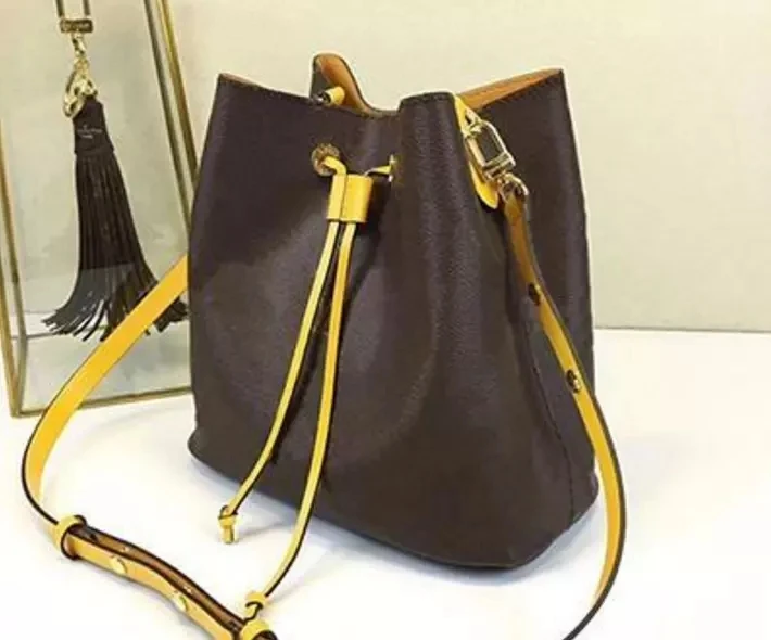 2021 New Top Quality Bucket Bag Luxury Handbags Women Bags Designer Fashion Brand Handbags Lady Totes Bucket Bag
2021 New Top Quality Bucket Bag Luxury Handbags Women Bags Designer Fashion Brand Handbags Lady Totes Bucket Bag