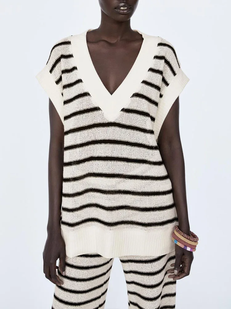 2021 autumn new style simple literary leisure lazy wind loose sleeveless pullover V-neck striped knitted vest women
2021 autumn new style simple literary leisure lazy wind loose sleeveless pullover V-neck striped knitted vest women