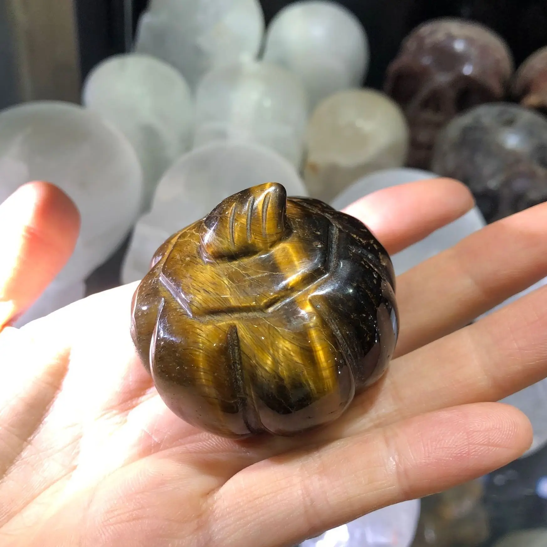 1 шт. красивая Хрустальная Резьба Натуральный Кварц желтый тигровый глаз камень ручная резьба Хэллоуин тыква. Блестящий. Подарки на Хэллоуи...
1 шт. красивая Хрустальная Резьба Натуральный Кварц желтый тигровый глаз камень ручная резьба Хэллоуин тыква. Блестящий. Подарки на Хэллоуи...