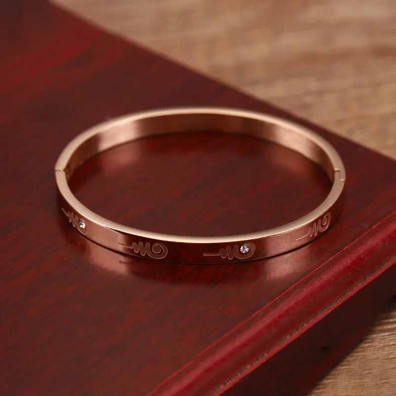 New Diamond Bracelet Stainless SteelThree-color Buckle Bracelet Sand Gold Couples Women's Bracelet Gifts Charm Bracelet Bangle
New Diamond Bracelet Stainless SteelThree-color Buckle Bracelet Sand Gold Couples Women's Bracelet Gifts Charm Bracelet Bangle