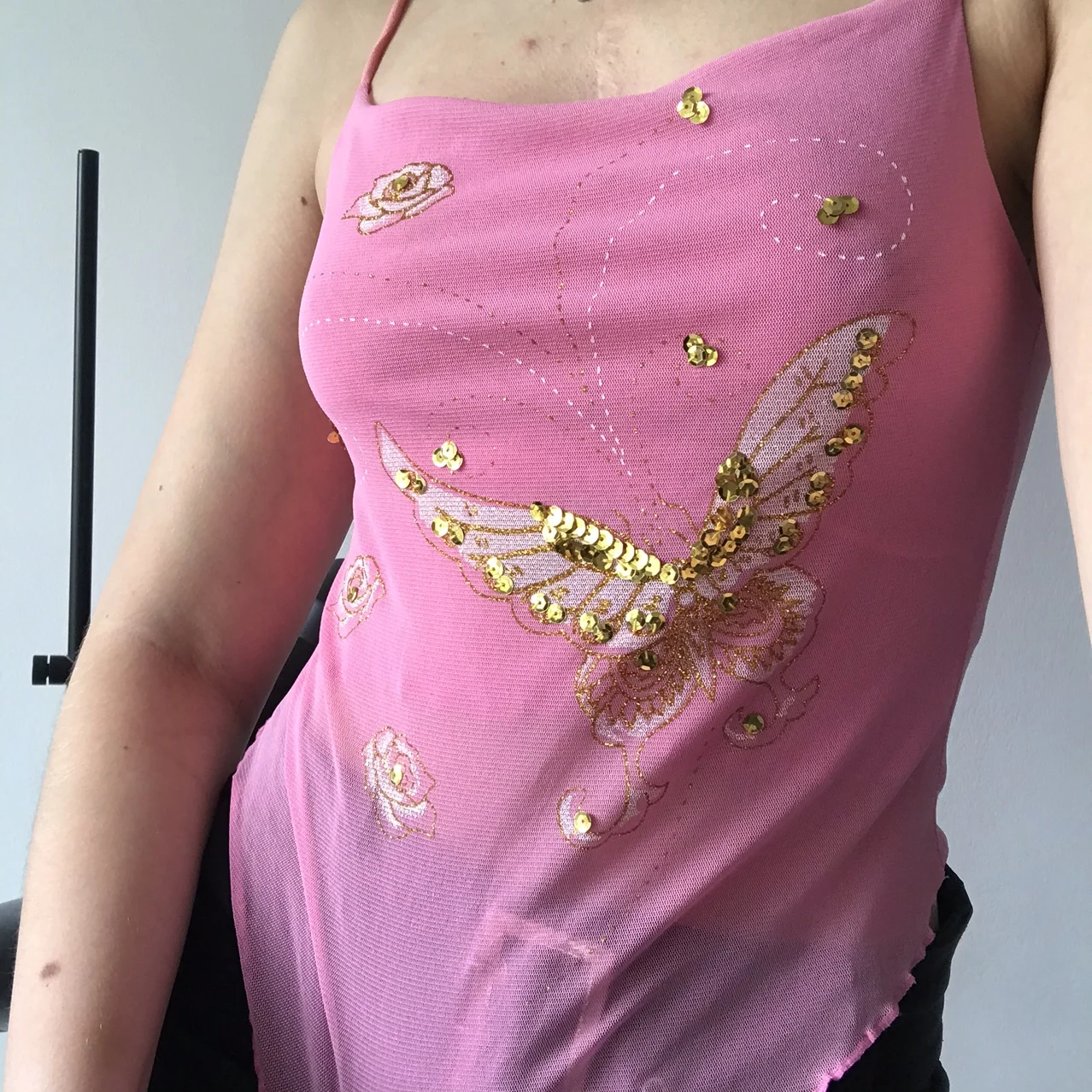 Butterfly Embroidery Irregular Hem Cami Top Sleeveless Spaghetti Strap Cropped Y2K Aesthetic Women Sexy Streetwear E-girl Outfit
Butterfly Embroidery Irregular Hem Cami Top Sleeveless Spaghetti Strap Cropped Y2K Aesthetic Women Sexy Streetwear E-girl Outfit