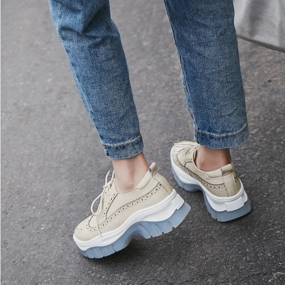 2020 Spring / Autumn New British Bullock Carved Platform Shoes Women's Leather All-match Lace-up Platform Old Shoes Trend
2020 Spring / Autumn New British Bullock Carved Platform Shoes Women's Leather All-match Lace-up Platform Old Shoes Trend