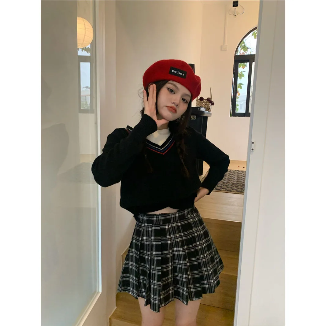 Harajuku Women Loose Preppy Long sleeve Sweaters Autumn Casual V-neck Knitwear Jumpers Students Korean short Vintage Pullover
Harajuku Women Loose Preppy Long sleeve Sweaters Autumn Casual V-neck Knitwear Jumpers Students Korean short Vintage Pullover
