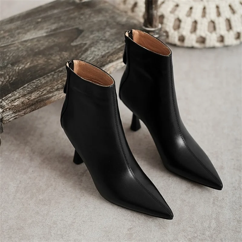 Korean women's boots thin heel pointed back zipper cowhide short boots fashion simple temperament high heel short boots fashion
Korean women's boots thin heel pointed back zipper cowhide short boots fashion simple temperament high heel short boots fashion