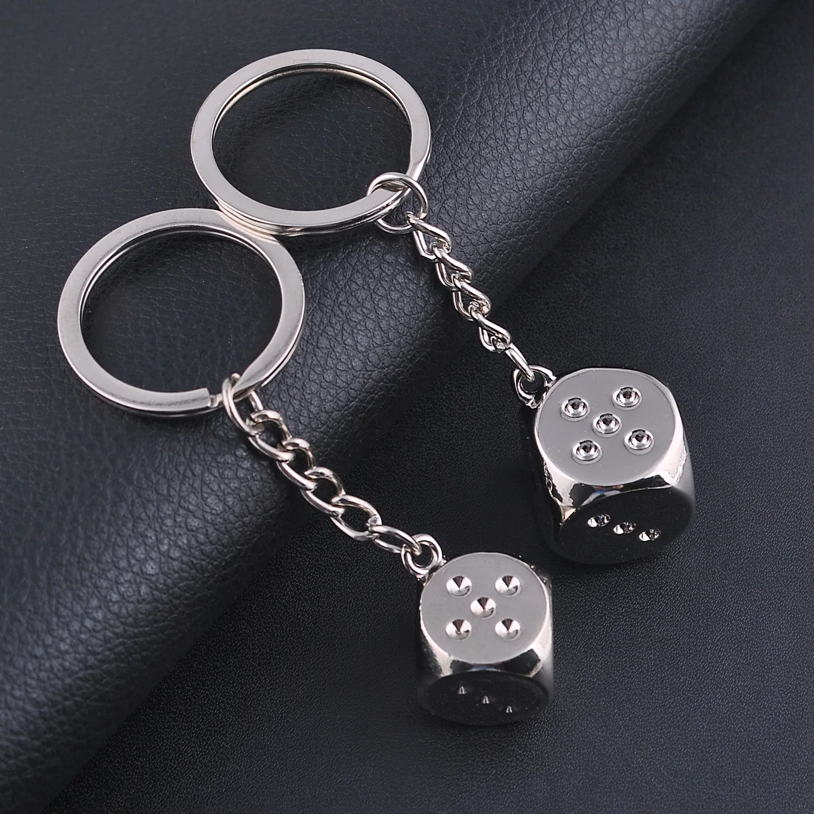 Creative Dice Metal Keychains Cute Simple Practical Car Key Chain Children Bag Pendant Keyring Lovers Holiday Gifts
Creative Dice Metal Keychains Cute Simple Practical Car Key Chain Children Bag Pendant Keyring Lovers Holiday Gifts