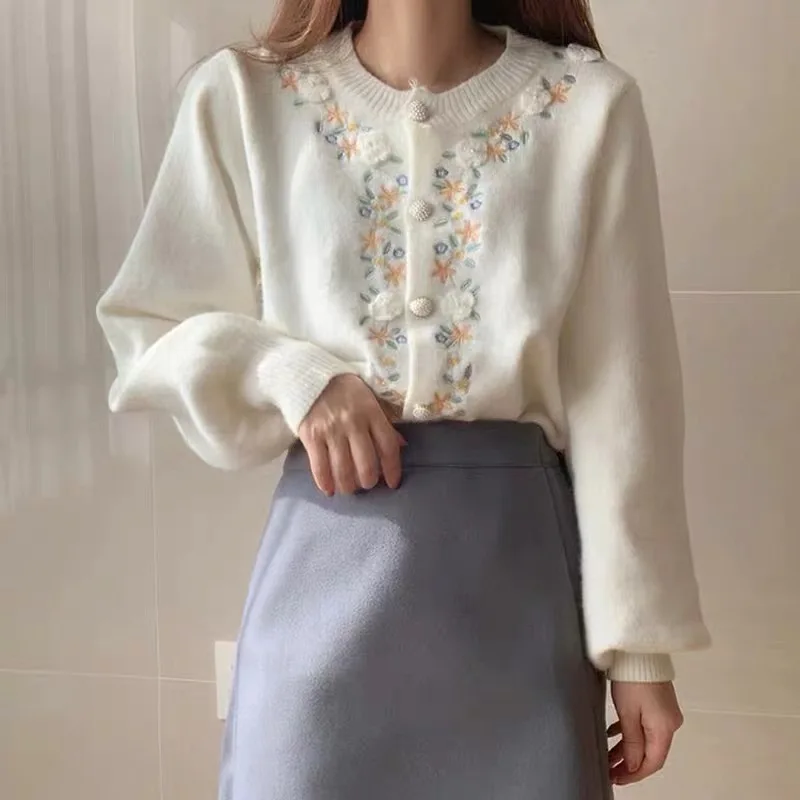 Cardigan women 2020 Flower Embroidery Knitted Cardigans Korean Chic Single Breasted Long Sleeve Sweaters Sweet O Neck Soft
Cardigan women 2020 Flower Embroidery Knitted Cardigans Korean Chic Single Breasted Long Sleeve Sweaters Sweet O Neck Soft