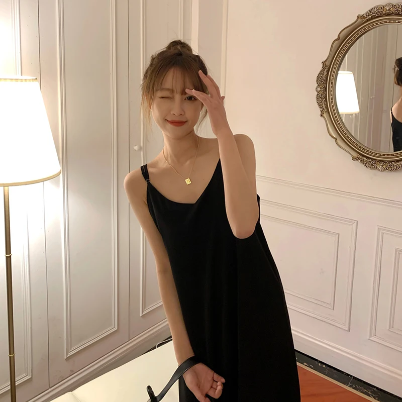 Женское платье на бретельках-спагетти, однотонное нежное платье средней длины без рукавов в Корейском стиле с V-образным вырезом, лето 2021
Женское платье на бретельках-спагетти, однотонное нежное платье средней длины без рукавов в Корейском стиле с V-образным вырезом, лето 2021