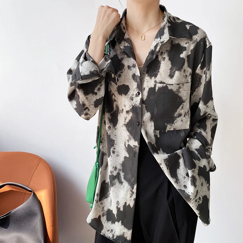 SHENGPALAE Splash Ink Printed Sunscreen Nlouse Women's Summer 2021 New Laple Loose Single Breasted Long Sleeve Shirt Female 5C87
SHENGPALAE Splash Ink Printed Sunscreen Nlouse Women's Summer 2021 New Laple Loose Single Breasted Long Sleeve Shirt Female 5C87