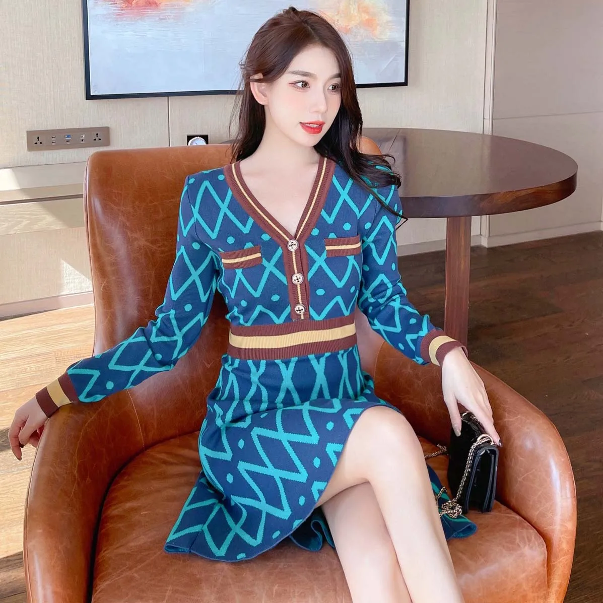 Fall Winter Fashion Sweater Dresses Women Temperament V Neck Long Sleeve Casual Slim Hit Color Knitted A Line Party Dress
Fall Winter Fashion Sweater Dresses Women Temperament V Neck Long Sleeve Casual Slim Hit Color Knitted A Line Party Dress