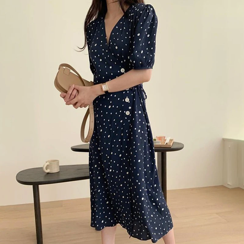 Korean Chic Retro Temperament V-neck Cross Beveled Edge Single-Breasted Lace up Waist Trimming Short-Sleeved Polka Dot Dress
Korean Chic Retro Temperament V-neck Cross Beveled Edge Single-Breasted Lace up Waist Trimming Short-Sleeved Polka Dot Dress