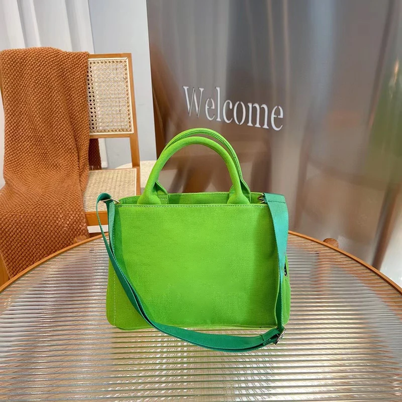 New hot style candy color square handbag lady shopping bag fashion all-match large capacity messenger bag
New hot style candy color square handbag lady shopping bag fashion all-match large capacity messenger bag