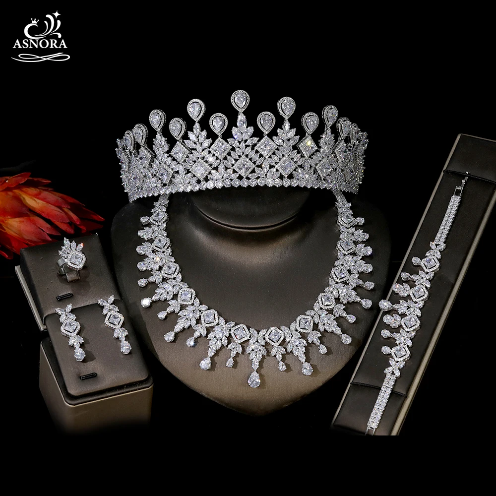 ASNORA 5 Pieces Bridal CZ Jewelry Set Bridal Crown Luxury Dubai Nigeria Nigeria Crystal CZ Wedding Jewelry Set T0989
ASNORA 5 Pieces Bridal CZ Jewelry Set Bridal Crown Luxury Dubai Nigeria Nigeria Crystal CZ Wedding Jewelry Set T0989