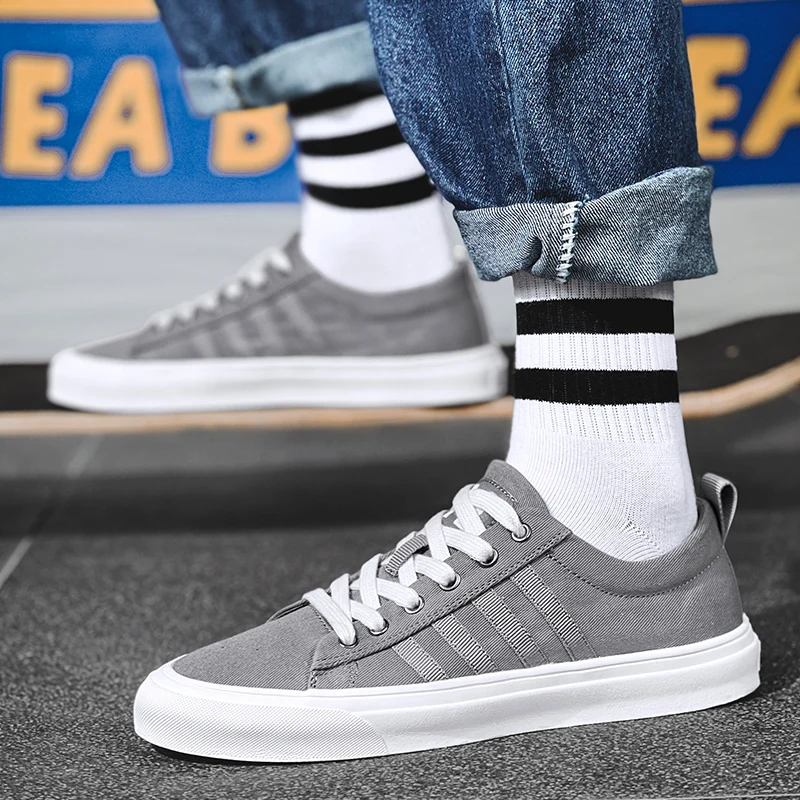 Popular 2021 Men Canvas Shoes Brand Designer Young Boy Casual Shoe Wearable Men Casual Canvas Shoes Low Top Vulcanized Shoe Man 
Popular 2021 Men Canvas Shoes Brand Designer Young Boy Casual Shoe Wearable Men Casual Canvas Shoes Low Top Vulcanized Shoe Man