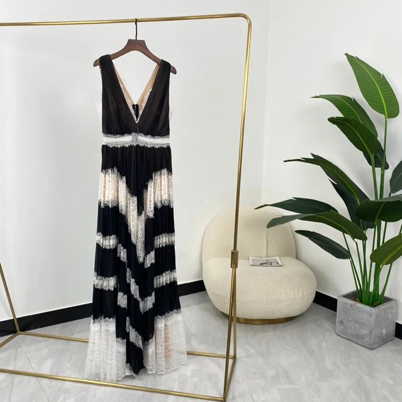 England Style Fashion Women Clothes White Lace Patchwork Deep V-Neck Pleat Elegant Black Dresses For Party
England Style Fashion Women Clothes White Lace Patchwork Deep V-Neck Pleat Elegant Black Dresses For Party