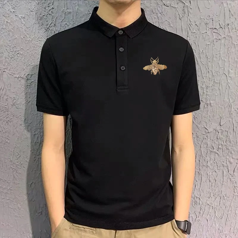Simple Men's Black White Short Sleeve POLO Shirt Anti-Pilling Slim Comfortable Fitness Summer Lapel Design Hot Rhinestone Patter
Simple Men's Black White Short Sleeve POLO Shirt Anti-Pilling Slim Comfortable Fitness Summer Lapel Design Hot Rhinestone Patter