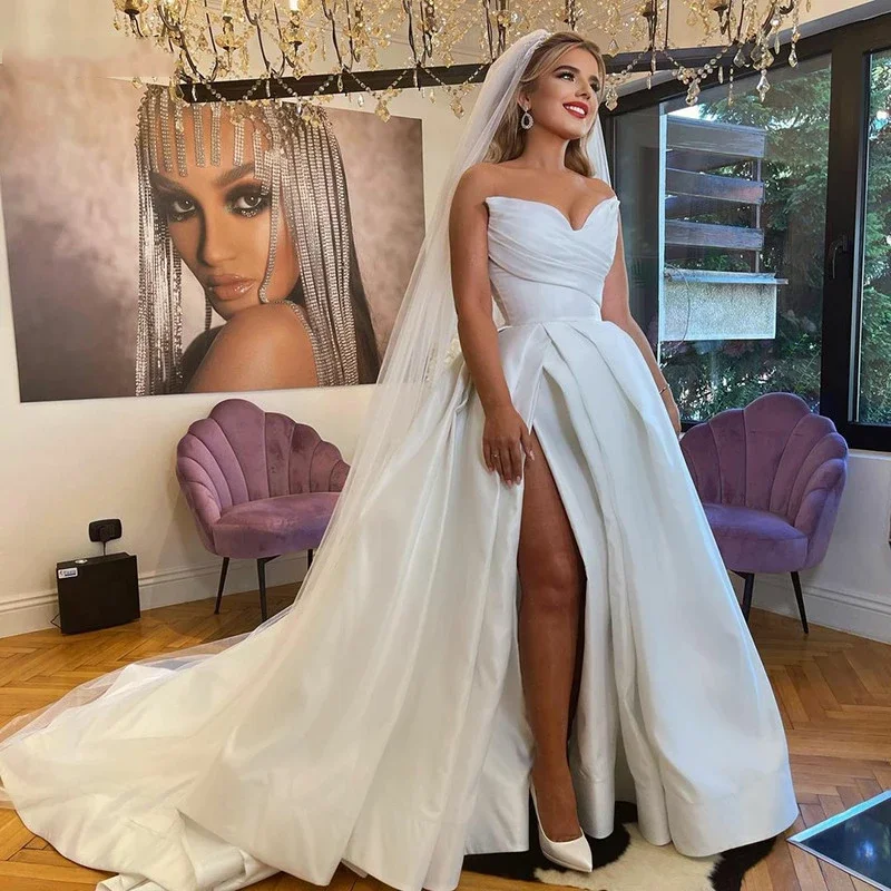 Elegant Satin Wedding Dress Pleat Strapless A-Line Bridal Gowns 2022 Sexy Side Split Long Train Princess Wedding Ball Gown
Elegant Satin Wedding Dress Pleat Strapless A-Line Bridal Gowns 2022 Sexy Side Split Long Train Princess Wedding Ball Gown