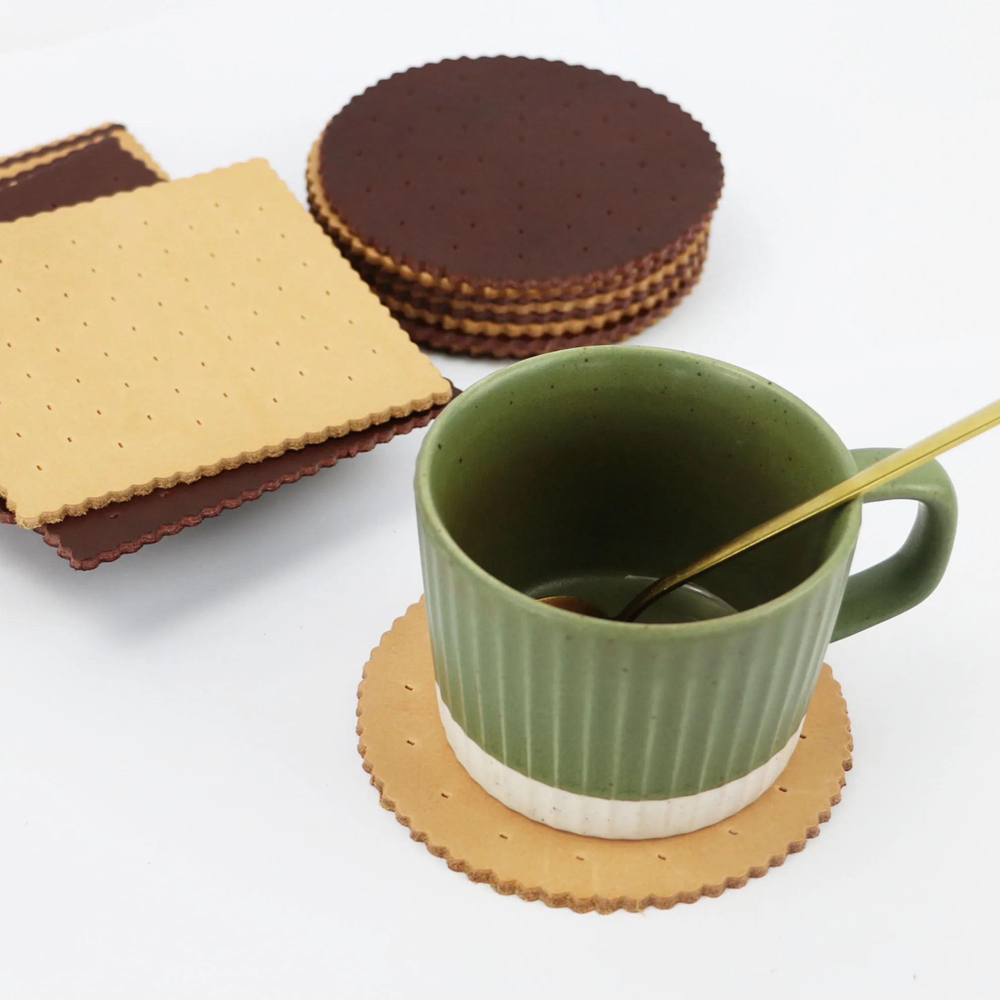 New custom a set leather biscuit water-treated coaster round square coffee and tea cup mat vegetable tanned leather cup saucer
New custom a set leather biscuit water-treated coaster round square coffee and tea cup mat vegetable tanned leather cup saucer
