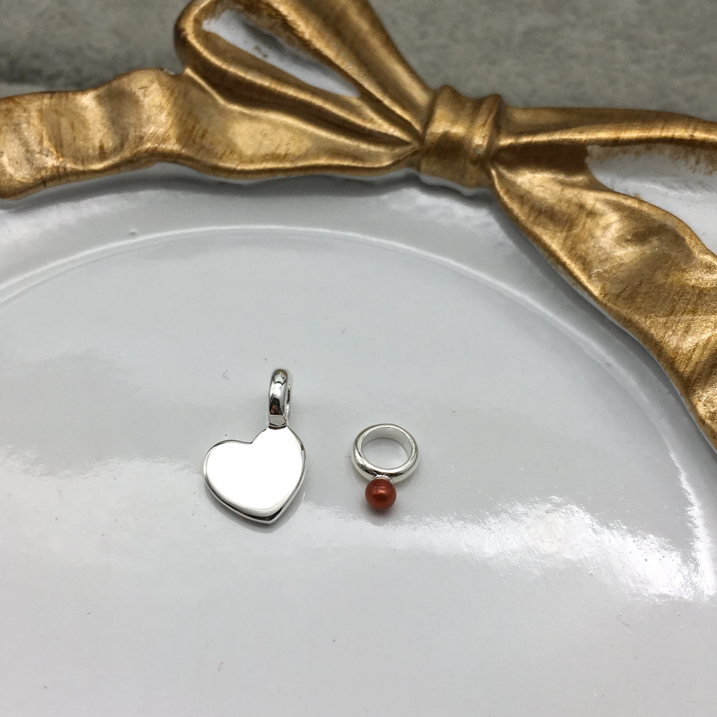 1:1 925 Sterling Silver Custom Gemstone Ring Buckle Silver Heart-shaped Personality Pendant
1:1 925 Sterling Silver Custom Gemstone Ring Buckle Silver Heart-shaped Personality Pendant