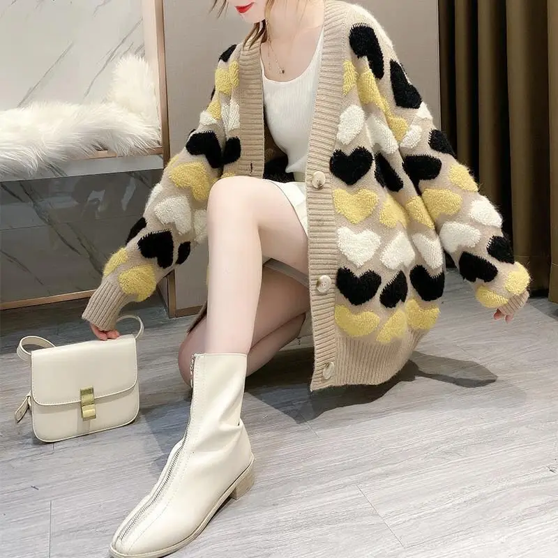 Embroidered Flower Love Women's Cardigan Sweater Autumn and Winter Korean Mid-length Fashion Girl Knitted Jacket 2021
Embroidered Flower Love Women's Cardigan Sweater Autumn and Winter Korean Mid-length Fashion Girl Knitted Jacket 2021