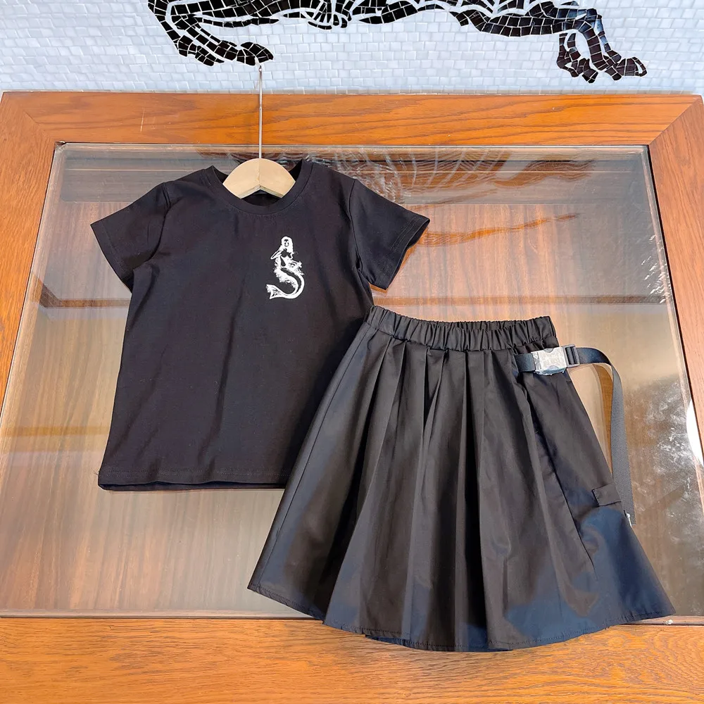 2-12Y Kids Designer Clothes Girls Sets Summer 2022 Fashion Short Sleeve T-shirt Short Skirt 2 piece Set Girl Boutique Outfits
2-12Y Kids Designer Clothes Girls Sets Summer 2022 Fashion Short Sleeve T-shirt Short Skirt 2 piece Set Girl Boutique Outfits