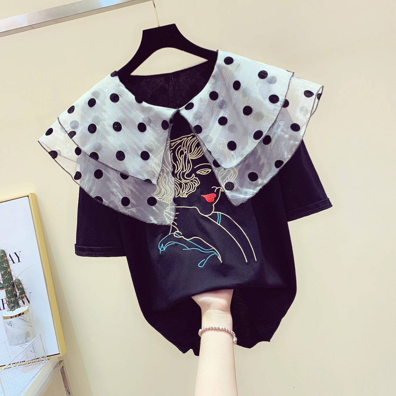 Kawaii Tshirt Polka Dot Mesh Doll Collar Embroidery Short Sleeve T-shirt Women 2020 Cotton Loose T Shirt Girls Tee Korean Tops
Kawaii Tshirt Polka Dot Mesh Doll Collar Embroidery Short Sleeve T-shirt Women 2020 Cotton Loose T Shirt Girls Tee Korean Tops