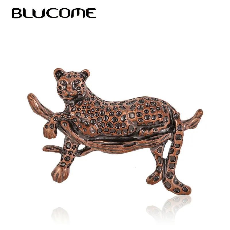 Blucome Vintage Bronze Leopard Brooch Corsage Women Men Kids Pins Vivid Animal Pins New Design Coat Accessories Bag Jewelry Gift
Blucome Vintage Bronze Leopard Brooch Corsage Women Men Kids Pins Vivid Animal Pins New Design Coat Accessories Bag Jewelry Gift
