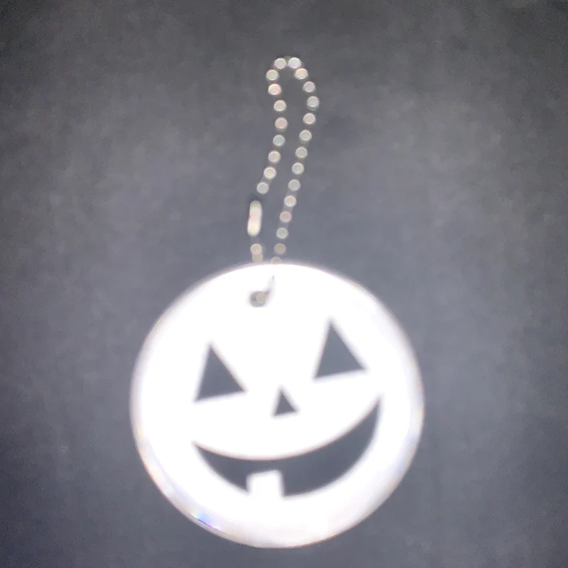 Wholesale 50pcs Halloween pumpkin Pattern Reflective keychain bag pendant accessories for visibile safety use Bag Ornament
Wholesale 50pcs Halloween pumpkin Pattern Reflective keychain bag pendant accessories for visibile safety use Bag Ornament