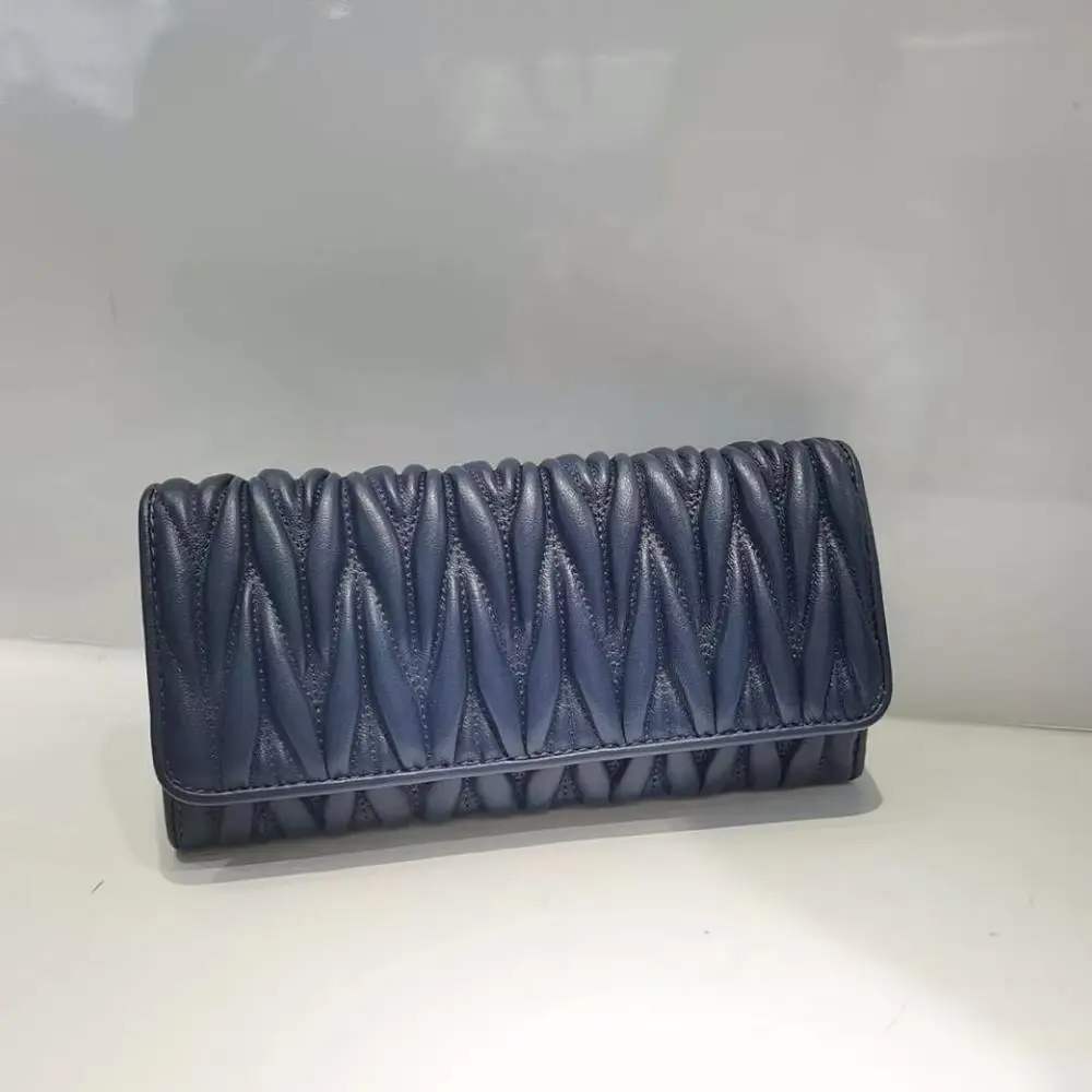 free shipping 2020 the new style fashion pleated genuine leather sheepskin women wallet 5 color 20cm 
free shipping 2020 the new style fashion pleated genuine leather sheepskin women wallet 5 color 20cm