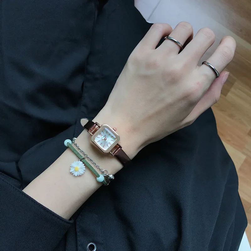 Retro Square Women Fashion Watches Qualities Ladies Small Quartz Wristwatches Brown Vintage Leather Female Clock Reloj Mujer
Retro Square Women Fashion Watches Qualities Ladies Small Quartz Wristwatches Brown Vintage Leather Female Clock Reloj Mujer