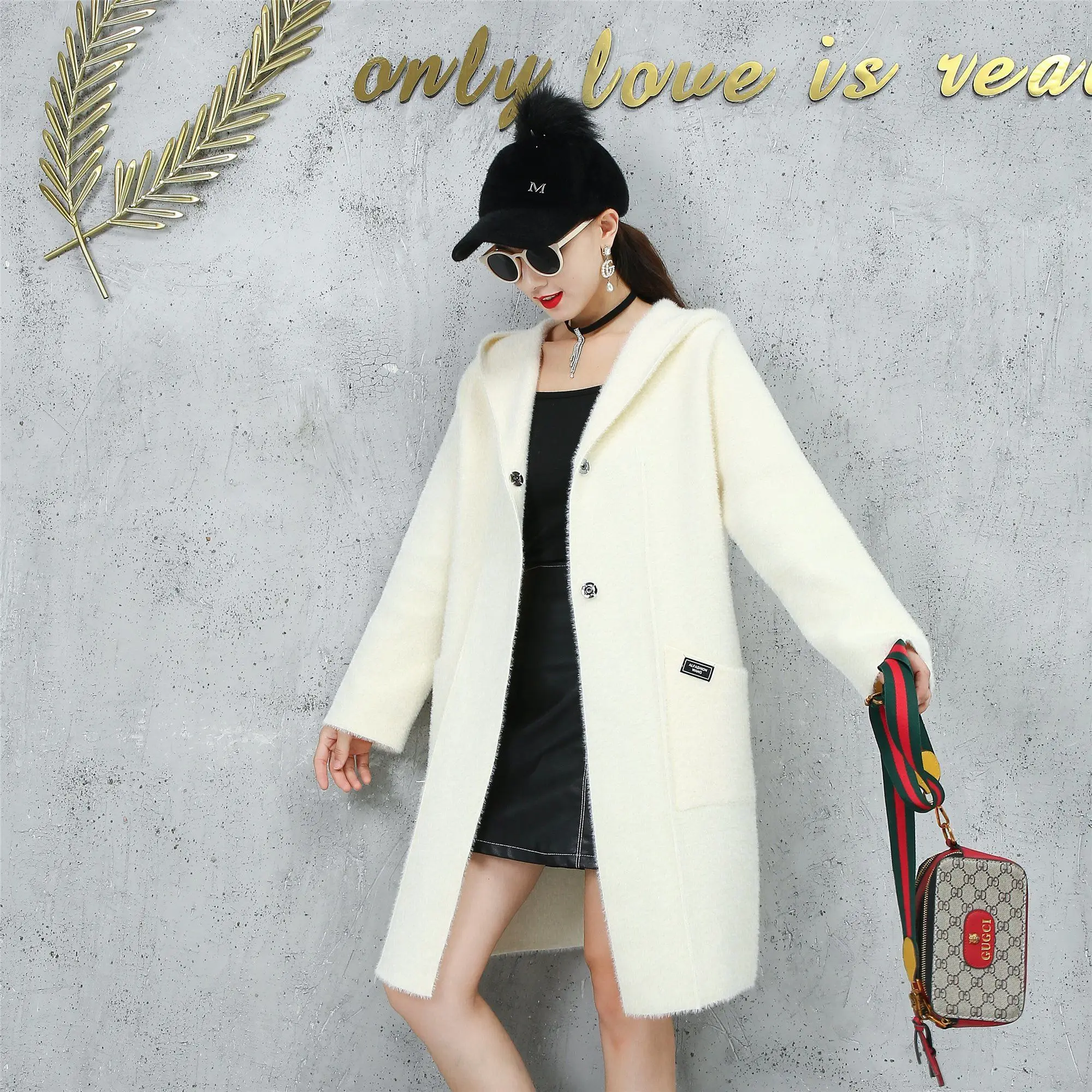 Women Autumn Winter New Long Faux Mink Fur Outwear Female Loose Hooded Cardigans Ladies Thick Warm Single Breasted Sweaters Z201
Women Autumn Winter New Long Faux Mink Fur Outwear Female Loose Hooded Cardigans Ladies Thick Warm Single Breasted Sweaters Z201