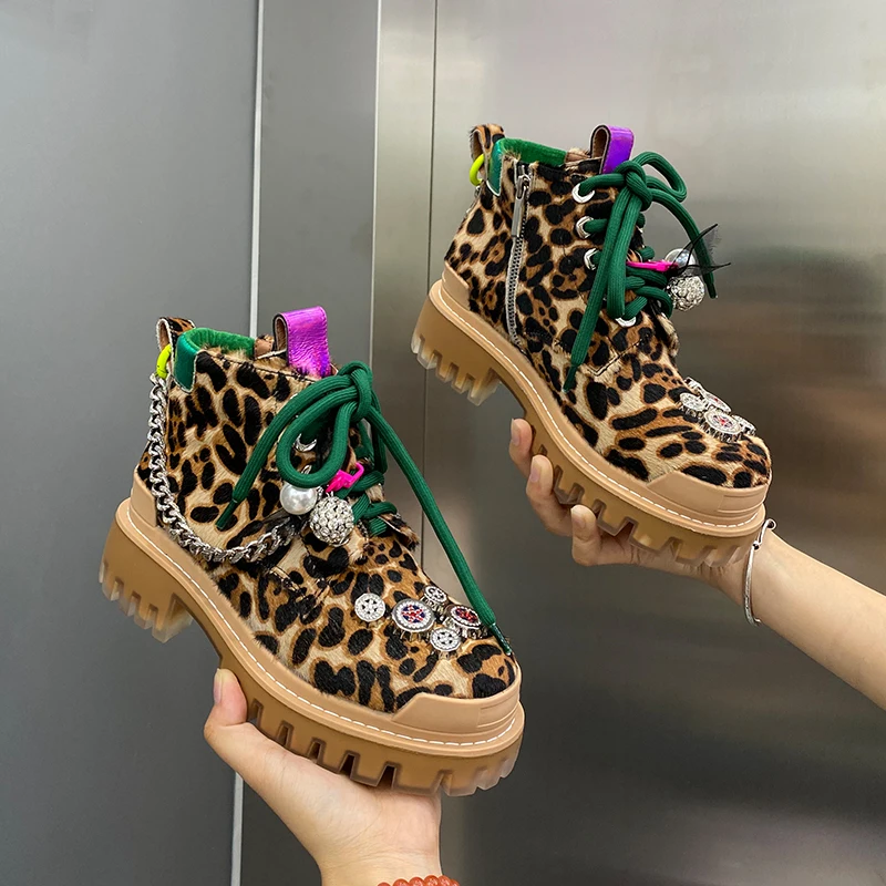 Fashion Women's Leopard Black Ankle Boots Lace Up Rhinestones Metal Decoration Pearl Med Heels Shoes M98
Fashion Women's Leopard Black Ankle Boots Lace Up Rhinestones Metal Decoration Pearl Med Heels Shoes M98