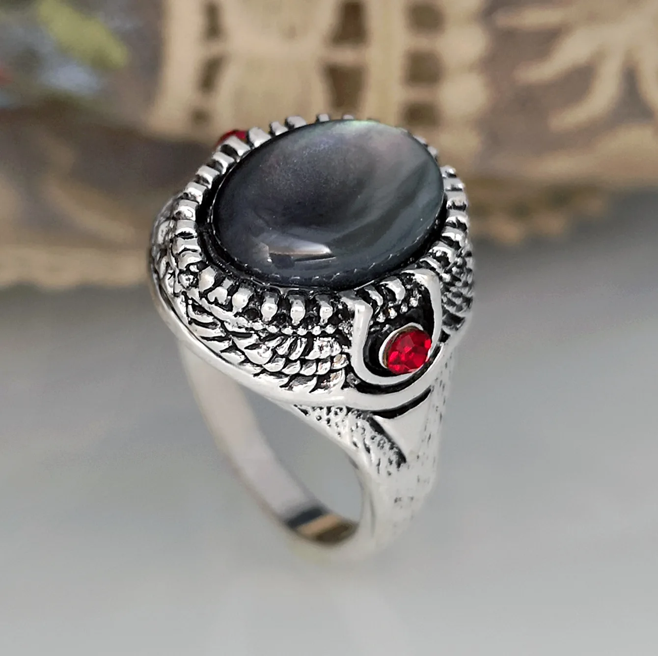 Oversized Flash Stone Ring Japan and South Korea Luxury Craftsmen Carve Wings Creatively Ring Wedding Jewelry For Women Men
Oversized Flash Stone Ring Japan and South Korea Luxury Craftsmen Carve Wings Creatively Ring Wedding Jewelry For Women Men