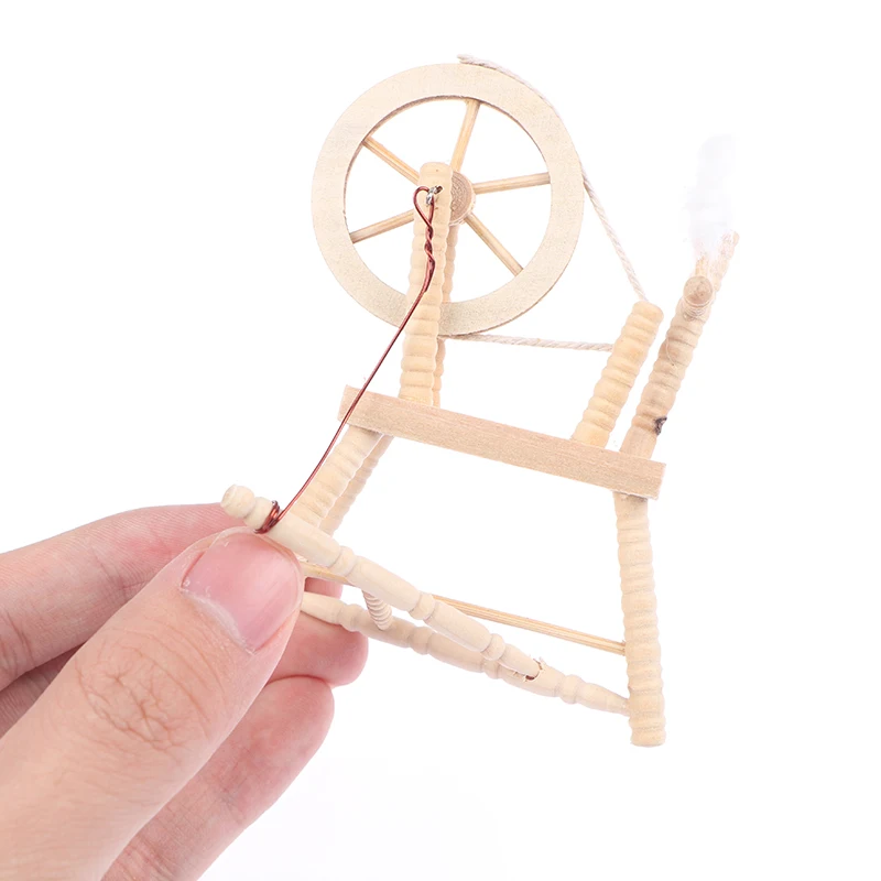 1 шт., миниатюрный деревянный вращающийся кукольный домик 7*4,2*8,8 см, модель мебели для куклы
1 шт., миниатюрный деревянный вращающийся кукольный домик 7*4,2*8,8 см, модель мебели для куклы