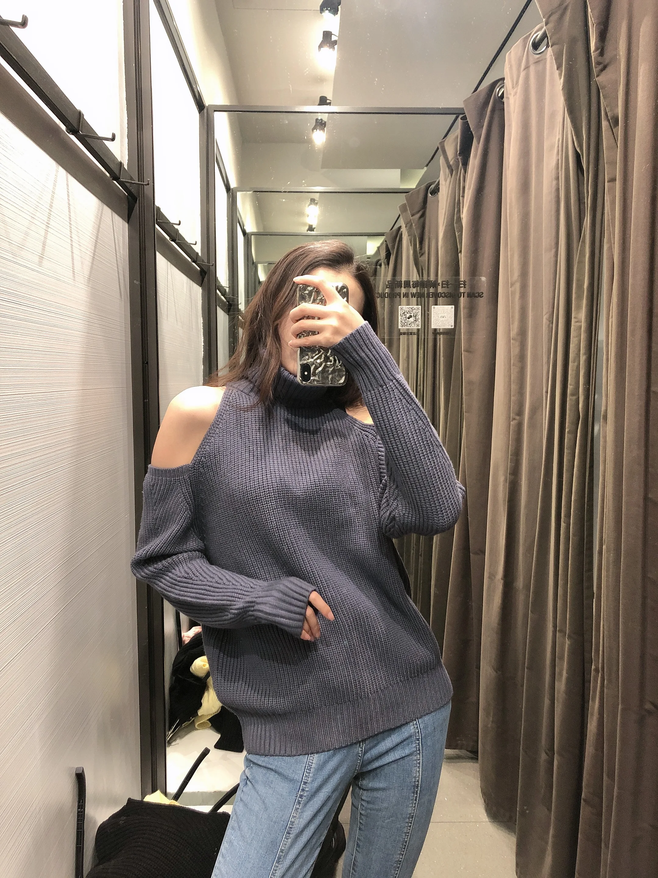 2021 autumn and winter popular new women's sweater solid color hollow design long sleeve high neck sexy fashion women's top
2021 autumn and winter popular new women's sweater solid color hollow design long sleeve high neck sexy fashion women's top