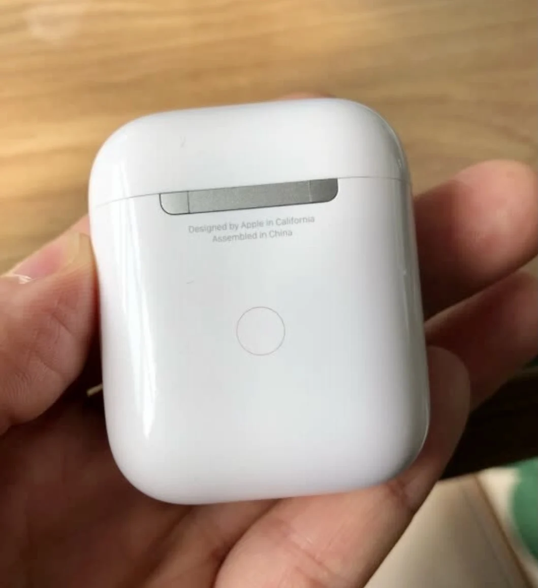 Б/у беспроводные наушники Apple AirPods 2, Bluetooth наушники с беспроводной зарядкой, чехол, наушники-вкладыши Tws, игровые спортивные наушники
Б/у беспроводные наушники Apple AirPods 2, Bluetooth наушники с беспроводной зарядкой, чехол, наушники-вкладыши Tws, игровые спортивные наушники