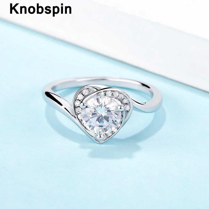 Knobspin 100% 925 Sterling Silver Real 1 Carat D Color Moissanite Heart Engagement Rings For Women Party Fine Jewelry Wholesale
Knobspin 100% 925 Sterling Silver Real 1 Carat D Color Moissanite Heart Engagement Rings For Women Party Fine Jewelry Wholesale