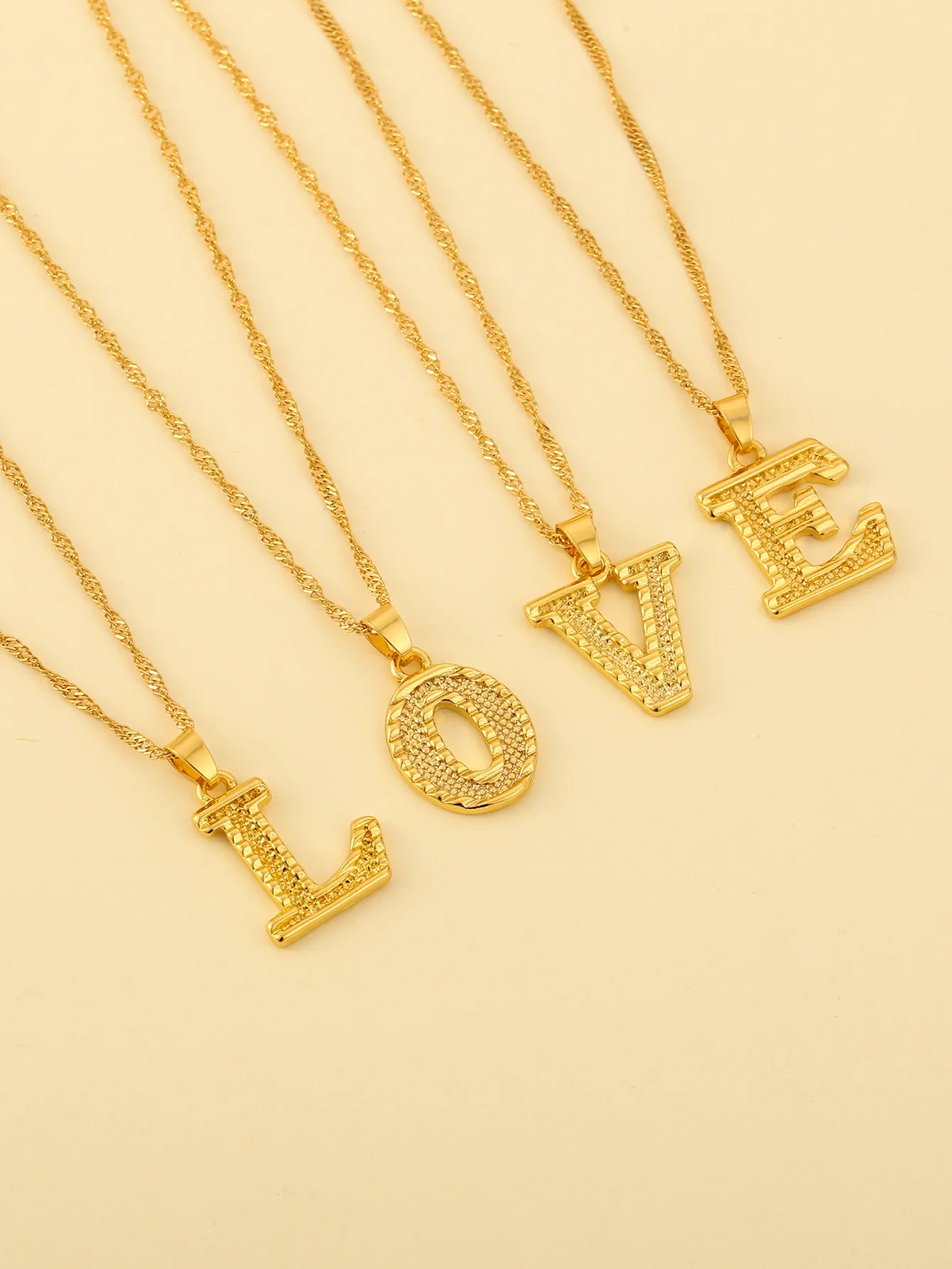 Новинка 26 английская столичная подвеска с надписью позолоченное экологически чистое Гальваническое ожерелье из сплава качество AAA 
Новинка 26 английская столичная подвеска с надписью позолоченное экологически чистое Гальваническое ожерелье из сплава качество AAA