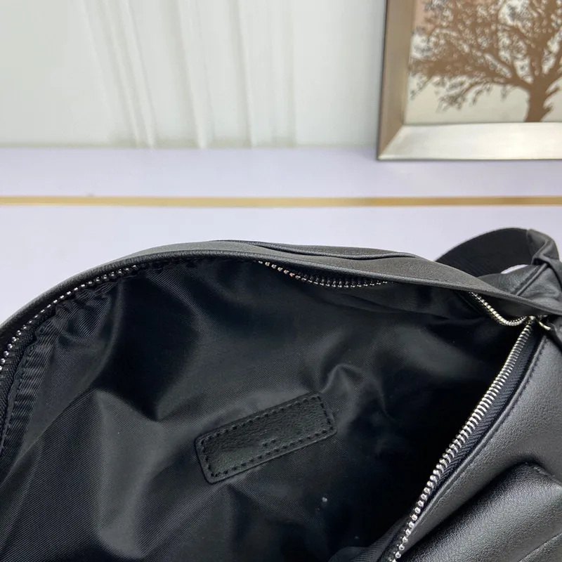 Tide chest bag contracted leather purse chest cross-body bag, fashion men and women after the backpack
Tide chest bag contracted leather purse chest cross-body bag, fashion men and women after the backpack