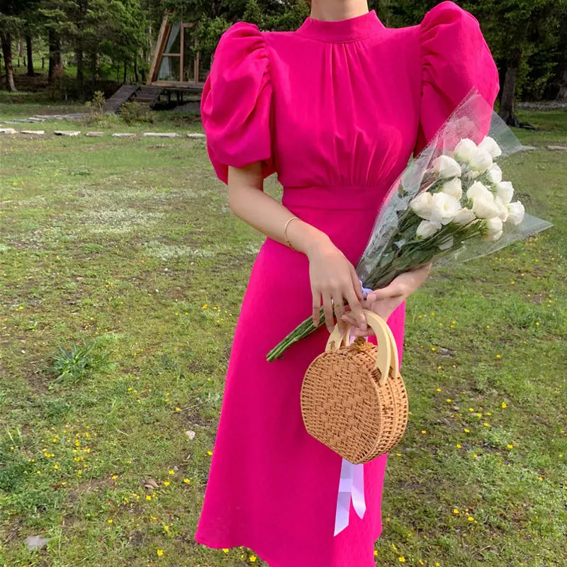 2021Holiday style design French temperament strap puff sleeve open back waist slimming dress
2021Holiday style design French temperament strap puff sleeve open back waist slimming dress