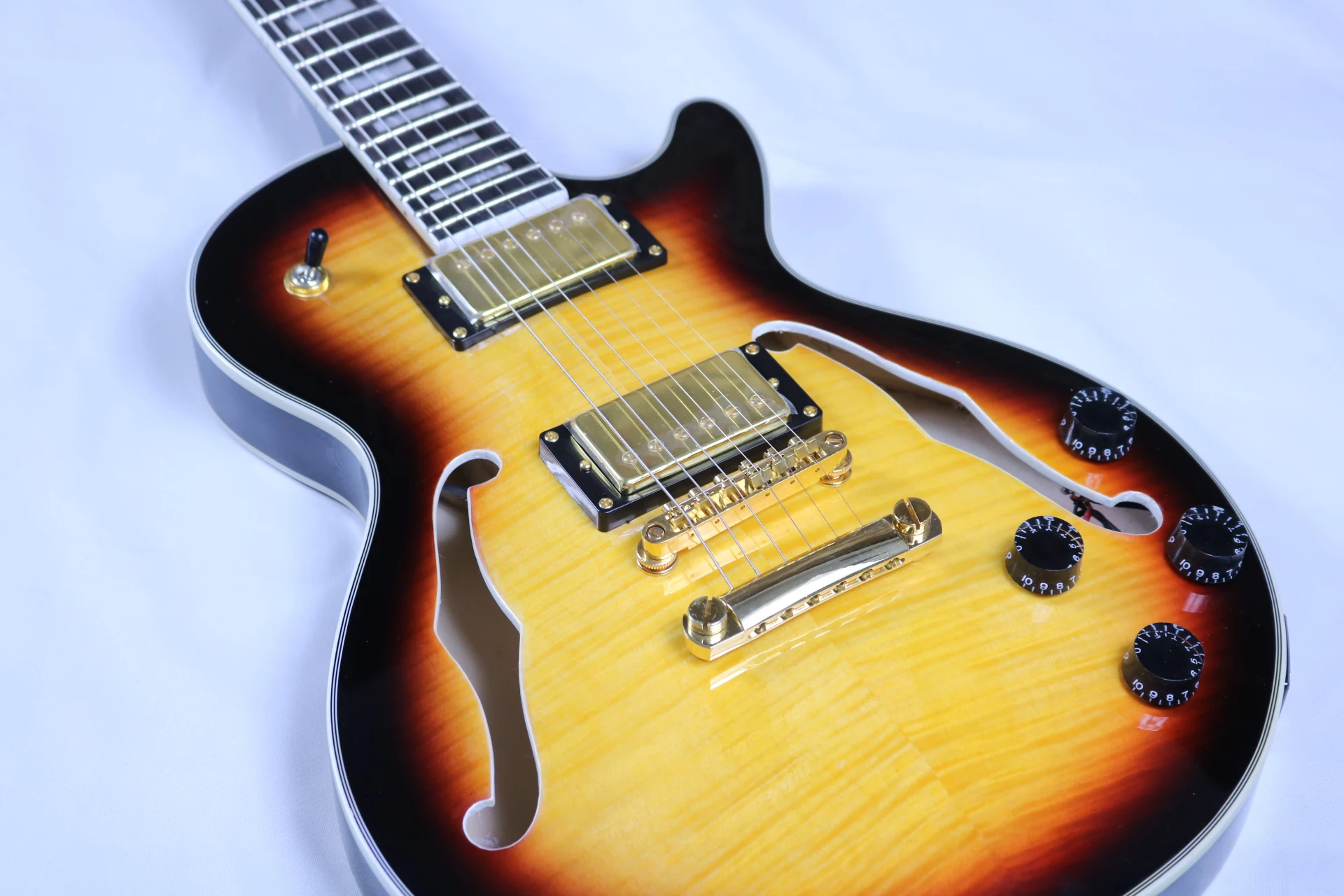 ¡Guitarra eléctrica de alta calidad, explosión de atardecer, parte superior de arce flameado tiger,entrega gratuita,¡Guitarra e
¡Guitarra eléctrica de alta calidad, explosión de atardecer, parte superior de arce flameado tiger,entrega gratuita,¡Guitarra e